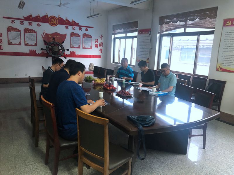 河南的孫總和丁總，濰坊張總來我廠考察400鏈軌全液壓動力頭型鉆機